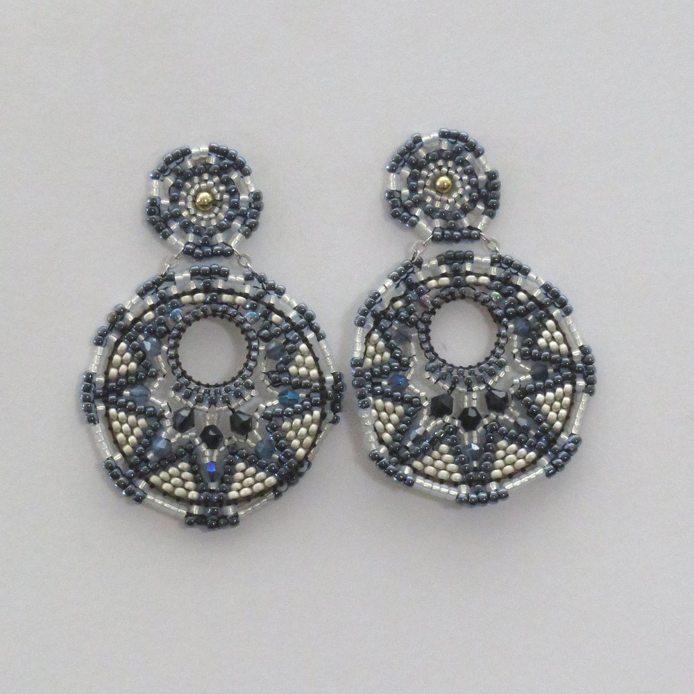 Star pattern beaded hoop earrings